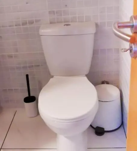 Pretty And Quiet Studio, With Wifi And Parking Lägenhet *